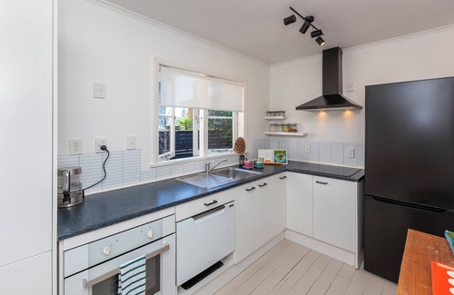 Paraparaumu Maison | Sunny Seaside Escape - Raumati South