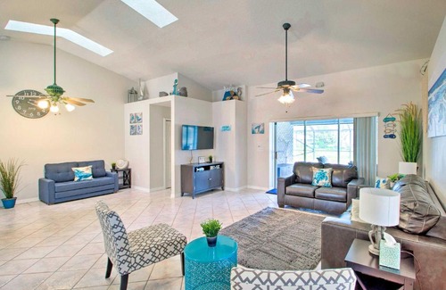 Sebastian Highlands Maison | Sunny Sebastian Home with Lanai about 6 Mi to Beach
