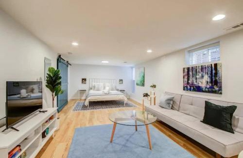 Crestwood Appartement | SUNNY, SERENE & CENTRALLY-Located STUDIO *PRIVACY *COMFORT *5-STARS