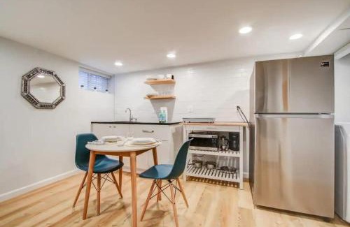 Crestwood Appartement | SUNNY, SERENE & CENTRALLY-Located STUDIO *PRIVACY *COMFORT *5-STARS
