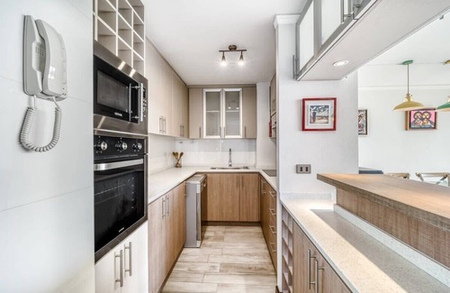 Renaca Appartement | Sunny Side 3BR W/ View, 2 Parkings, Pool & Gym