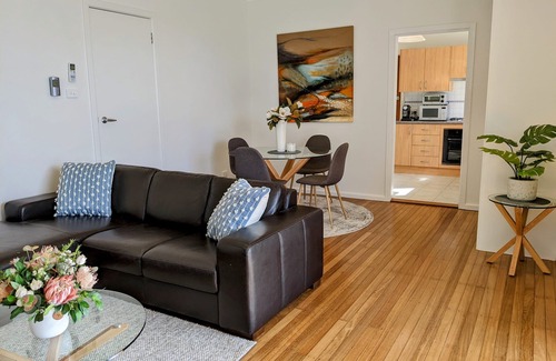 Allambie Heights Appartement | Sunny Spacious Suite + Outdoor Spa - close to Manly