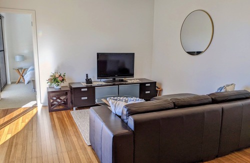 Allambie Heights Appartement | Sunny Spacious Suite + Outdoor Spa - close to Manly