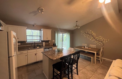 Fairfield Bay Maison | Sunny Stay in Fairfield Bay! 2 bedroom house with boat parking