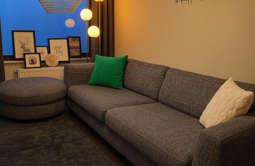 Spanga - Tensta Maison | Sunny stay in top floor room