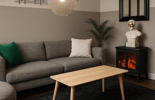 Spanga - Tensta Maison | Sunny stay in top floor room