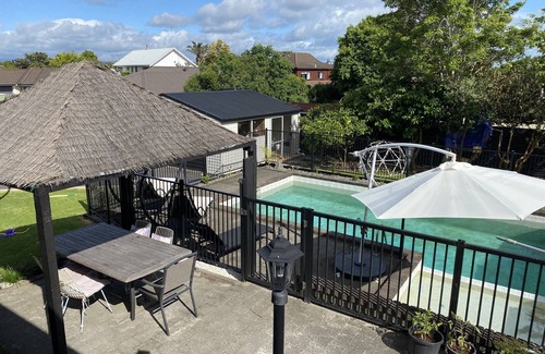Welcome Bay Maison | Maison ensoleillée d'été avec grande piscine