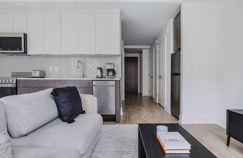 Capitol Hill Appartement | Sunny SW Waterfront Jr 1BR w/ Roof Pool, nr Nightlife, by Blueground
