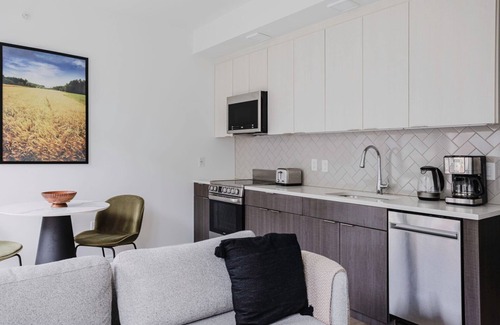 Capitol Hill Appartement | Sunny SW Waterfront Jr 1BR w/ Roof Pool, nr Nightlife, by Blueground