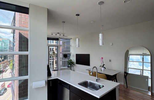 Cardozo Appartement | Sunny U Street + Balcony & Views
