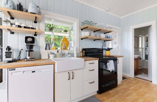 Lagoon Point Maison | Sunny Whidbey Beach House w/ view of Puget Sound