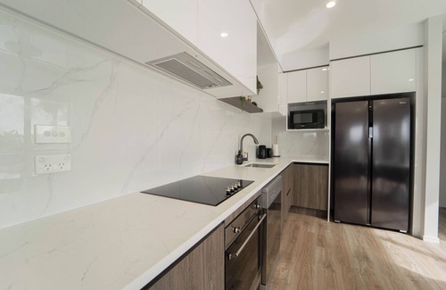 Sunnyhills Maison | Sunnyhills Viewside Town House | Wi-Fi & Netflix