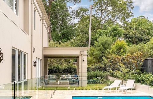 North Turramurra Maison | 'Sunnyside' - Grand Turramurra Mansion with pool, cinema, butlers kitchen, the perfect entertainer!