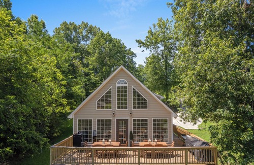 Milledgeville Maison | Sunnyside Retreat Beautiful 3 Story Lakehouse with Breathtaking Lake Views
