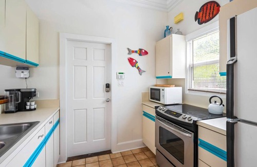Old Town Appartement | Sunnyside Up by Brightwild Pool Parking