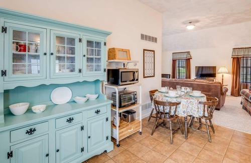South Lowell Appartement | New! Spacious Sunnyside Up: Fast WiFi, close to Lowell, Raytheon, HPE, Rt93, Rt495, & more