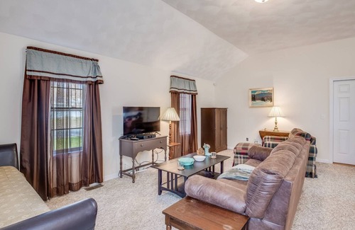 South Lowell Appartement | New! Spacious Sunnyside Up: Fast WiFi, close to Lowell, Raytheon, HPE, Rt93, Rt495, & more
