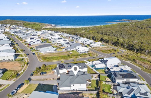 Catherine Hill Bay Maison | Sunnyspot Escape - Stylish Beach House
