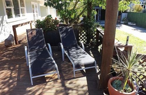 Rarangi Maison | Sunrise Beach House - Rarangi Holiday House