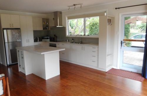 Rarangi Maison | Sunrise Beach House - Rarangi Holiday House