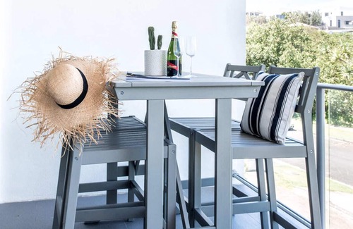 Sunrise Beach Appartement | 'Sunrise Central', Pool, Views & 1 Min to Beach