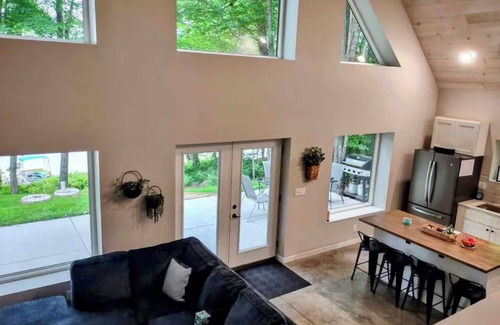 Chetek Cabine | Sunrise Chalet on Potato Lake - Water Front - Dock - Game Room - Hot Tub
