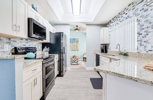Port Orange Maison | "Sunrise Chateau" - Renovated, Luxury Pool Home - 3BR/2BA