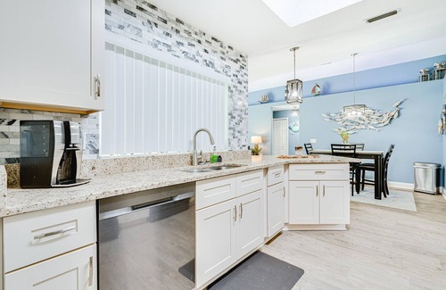 Port Orange Maison | "Sunrise Chateau" - Renovated, Luxury Pool Home - 3BR/2BA