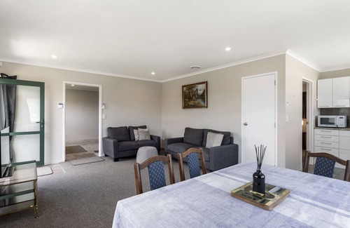 Owhata Maison | Sunrise Getaway - Rotorua Holiday Home