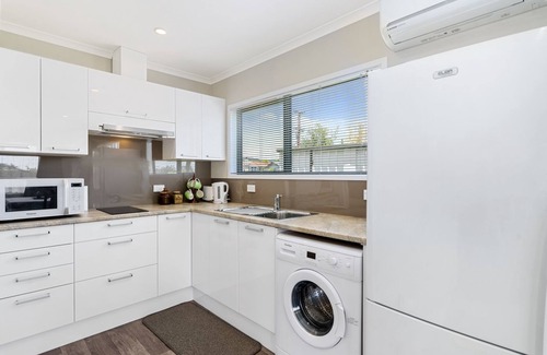 Owhata Maison | Sunrise Getaway - Rotorua Holiday Home