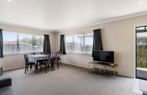 Owhata Maison | Sunrise Getaway - Rotorua Holiday Home