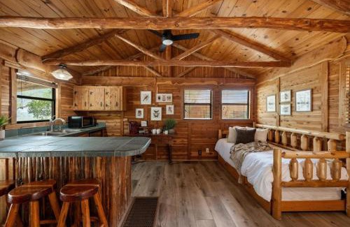 Spicewood Maison | Sunrise Lodge - Daybreak Cottage