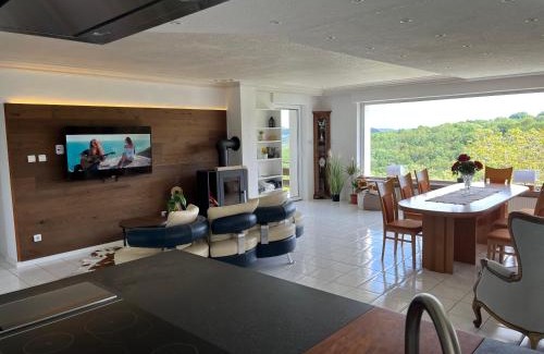 Erlenbrunn Appartement | SUNRISE mit großer Terrasse und Weitblick