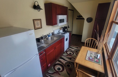 Elba Hôtel | Sunrise Suite Retreat, River on Property, Adults Only, No Pets, Peace and Quiet!