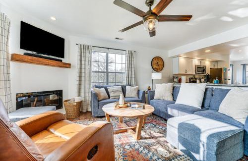 Branson Appartement | Sunroom, Fireplace Lakefront Branson Condo