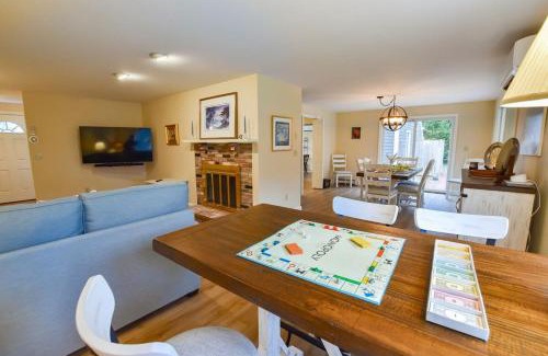 Eastham Maison | Sunroom Mins to Beaches Views of Marsh