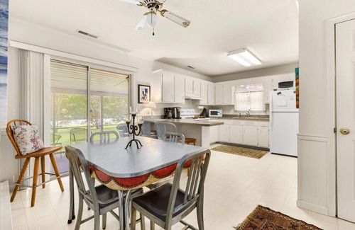 Ocean View Maison | Sunroom Serenity Cottage - Screened Patio for Coffee & Wine!