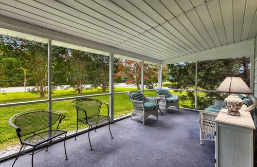 Ocean View Maison | Sunroom Serenity Cottage - Screened Patio for Coffee & Wine!