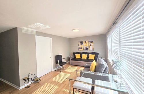 Evergreen Park Appartement | Suns & Roses Duplex