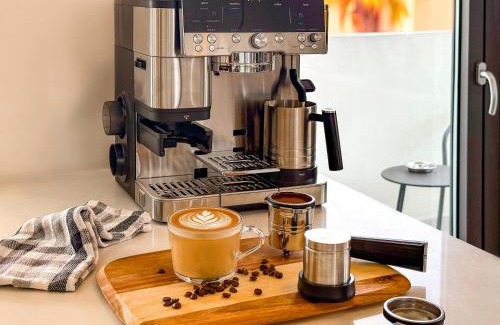 Larnaca Appartement | Sunset Balcony and Espresso Station Apartment