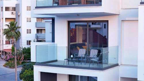 Larnaca Appartement | Sunset Balcony and Espresso Station Apartment