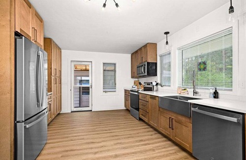 Carlton Cabine | Sunset Bay Lake Home w/Sauna & 32ft Dock