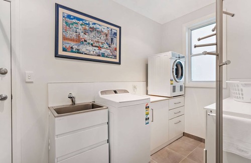Soldiers Point Maison | Sunset Beach Luxury 24