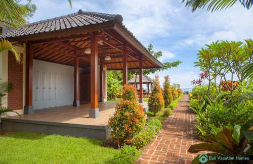Banjartegehe Villa | ☀Sunset☀ Beachfront Dreamvilla Lovina avec piscine