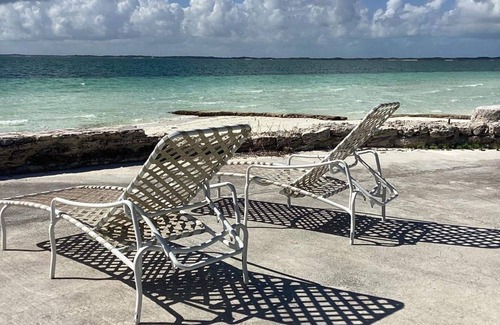 Treasure Cay Copropriété | Sunset condo with private deck and dock . Steps away from Windward beach.