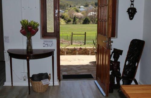 Barrydale Appartement | Sunset Cottage - Cheerful 1 Bedroom Cottage