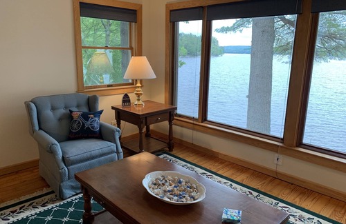 Poland Maison | Spacieuse maison moderne sur le lac Tripp dans le Maine