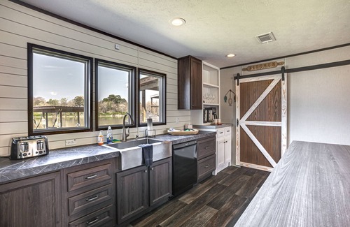 Onalaska Maison | ‘Sunset Cove’ Lakefront Rental w/ Private Dock!