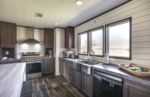 Onalaska Maison | ‘Sunset Cove’ Lakefront Rental w/ Private Dock!
