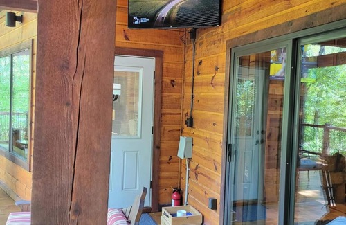 Broken Bow Cabine | Sunset Creek Spa Cabin - Cabine de luxe avec spa à vapeur humide et aromathérapie.